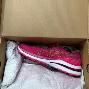 ASICS Gel Kayano 28 Women’s Sneaker